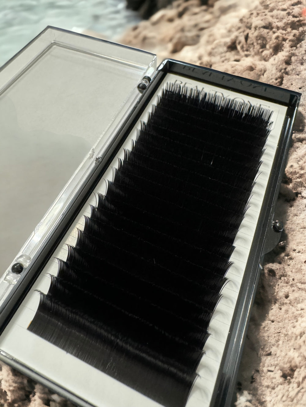 Flat Lashes 20 Rows - 0.15 / D Curl / 10-15mm